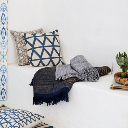 Dark blue & White Mondego Decke | Home & Living inspiration | URBANARA